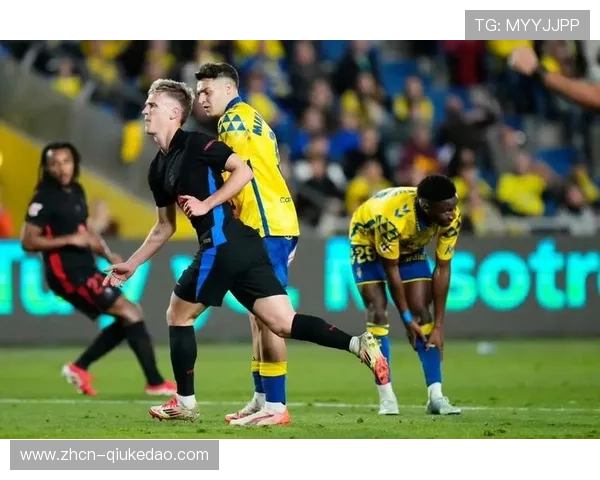 德容助攻亚马尔抽射破门，巴萨中场默契配合锁定胜局